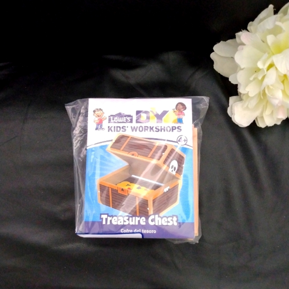 3/$10 🌟 New Lowe's DIY Kids Workshop Treasure Chest